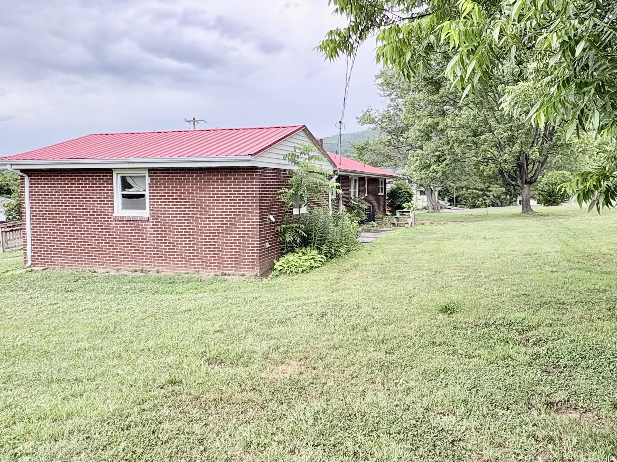 201 Honeysuckle Lane Narrows VA 24124