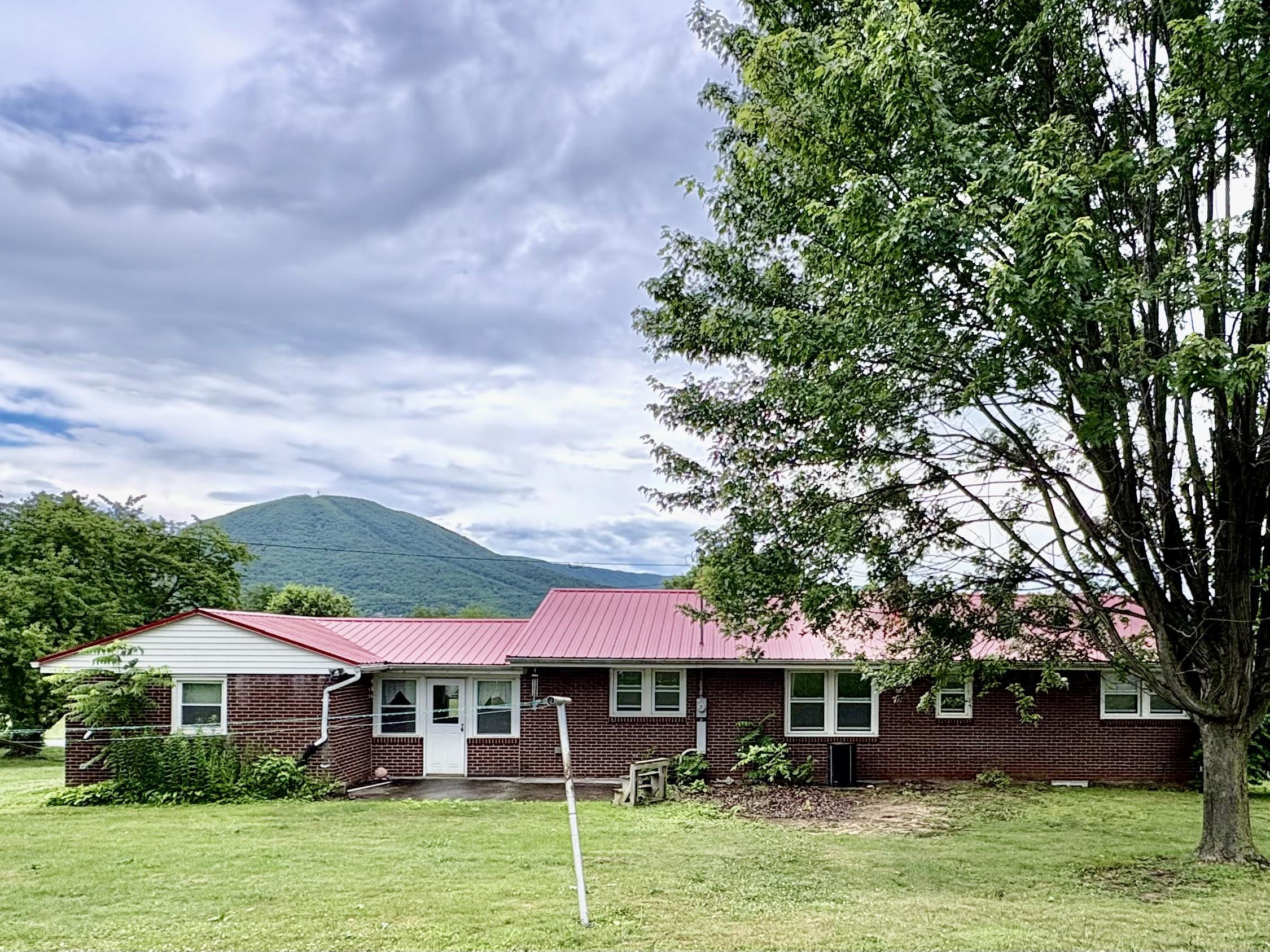201 Honeysuckle Lane Narrows VA 24124