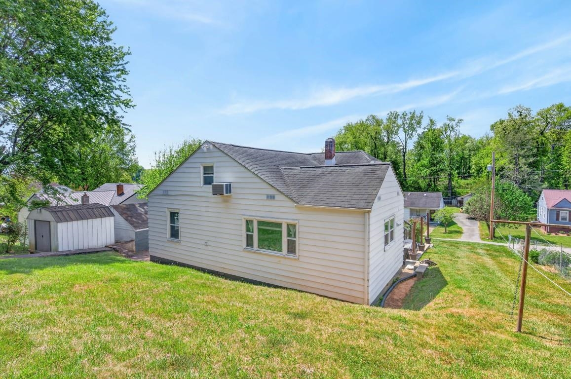 6810 Pulaski Avenue Fairlawn VA 24141