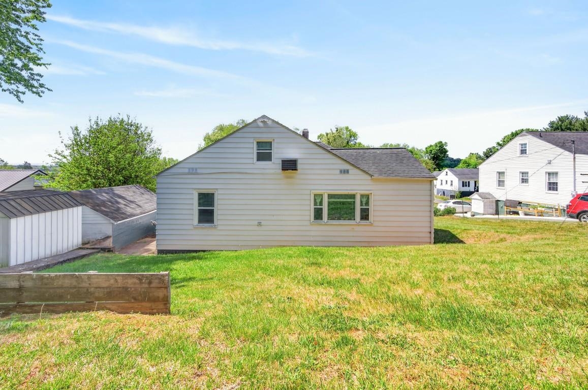 6810 Pulaski Avenue Fairlawn VA 24141