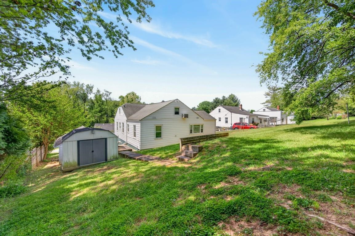 6810 Pulaski Avenue Fairlawn VA 24141