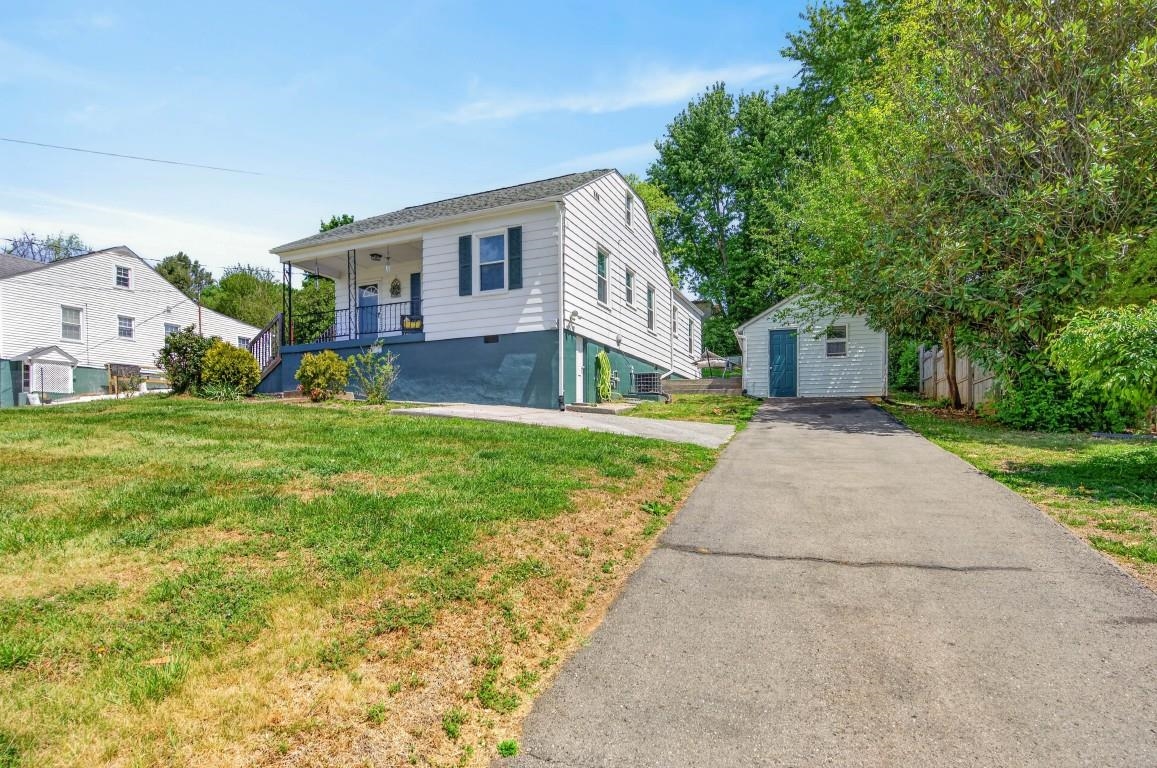 6810 Pulaski Avenue Fairlawn VA 24141