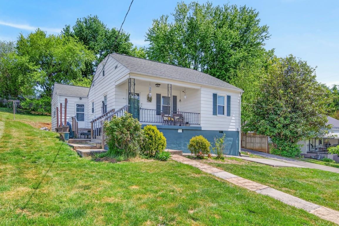 6810 Pulaski Avenue Fairlawn VA 24141