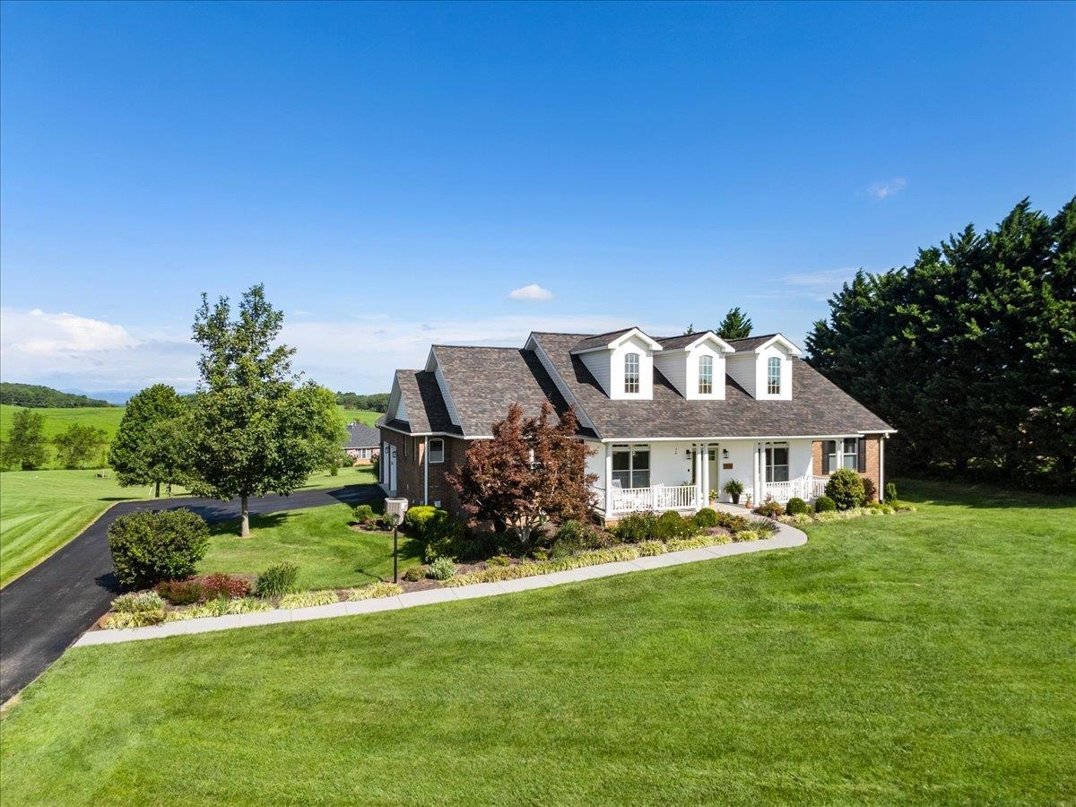 2120 Knoll Crest Drive Christiansburg VA 24073
