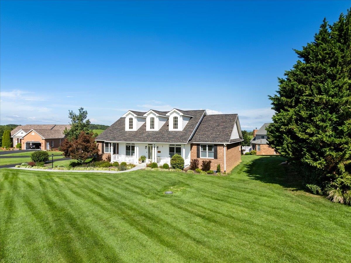 2120 Knoll Crest Drive Christiansburg VA 24073