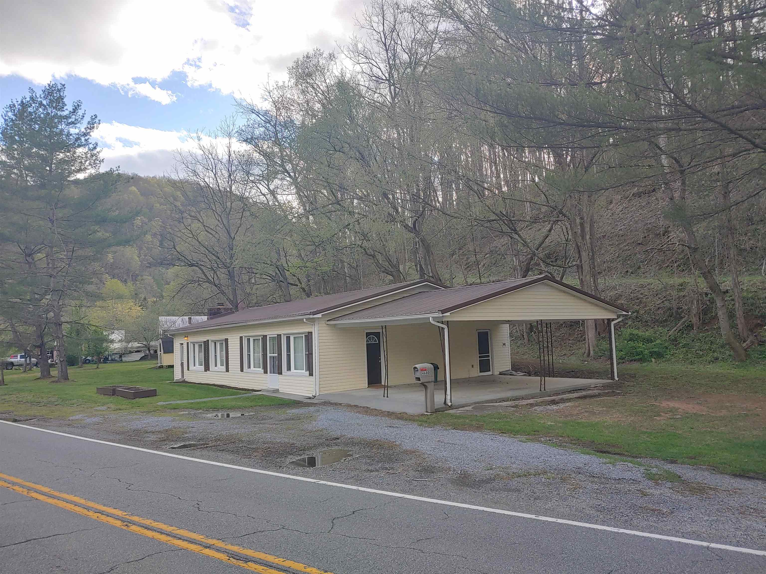 4680 Wolf Creek Road Narrows VA 24124