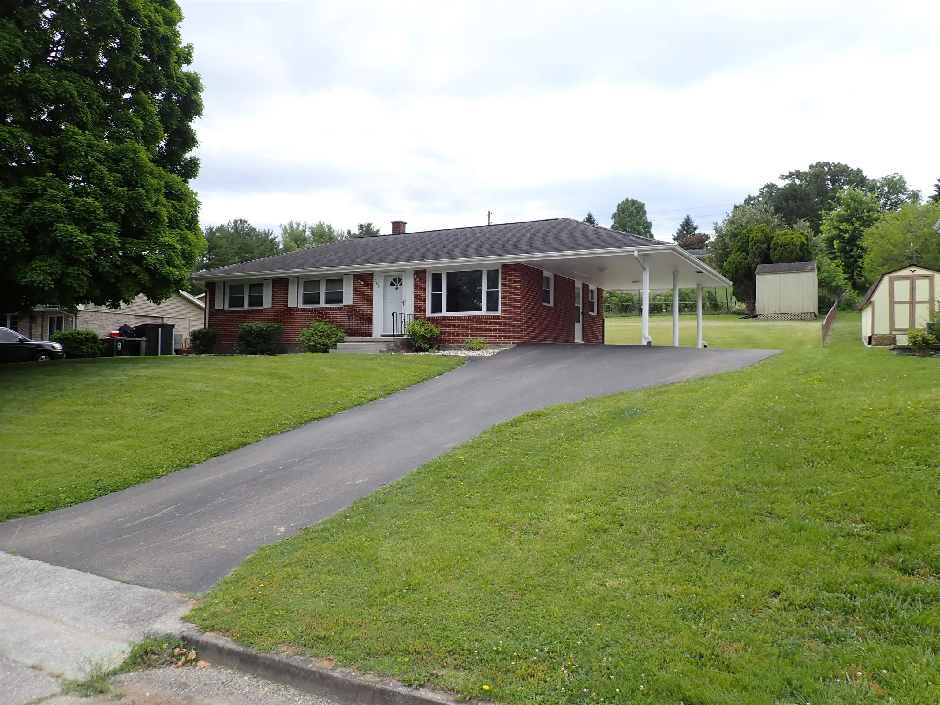 902 Dundee Drive Radford VA 24141