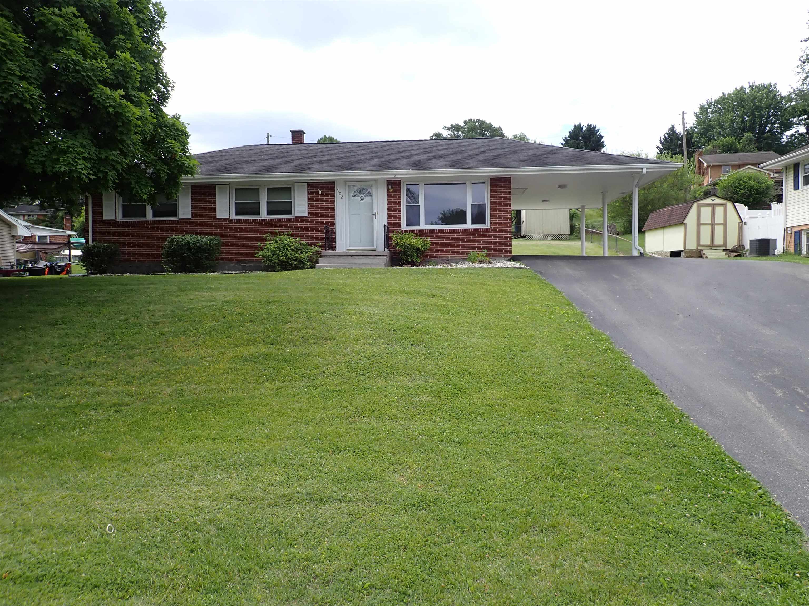 902 Dundee Drive Radford VA 24141