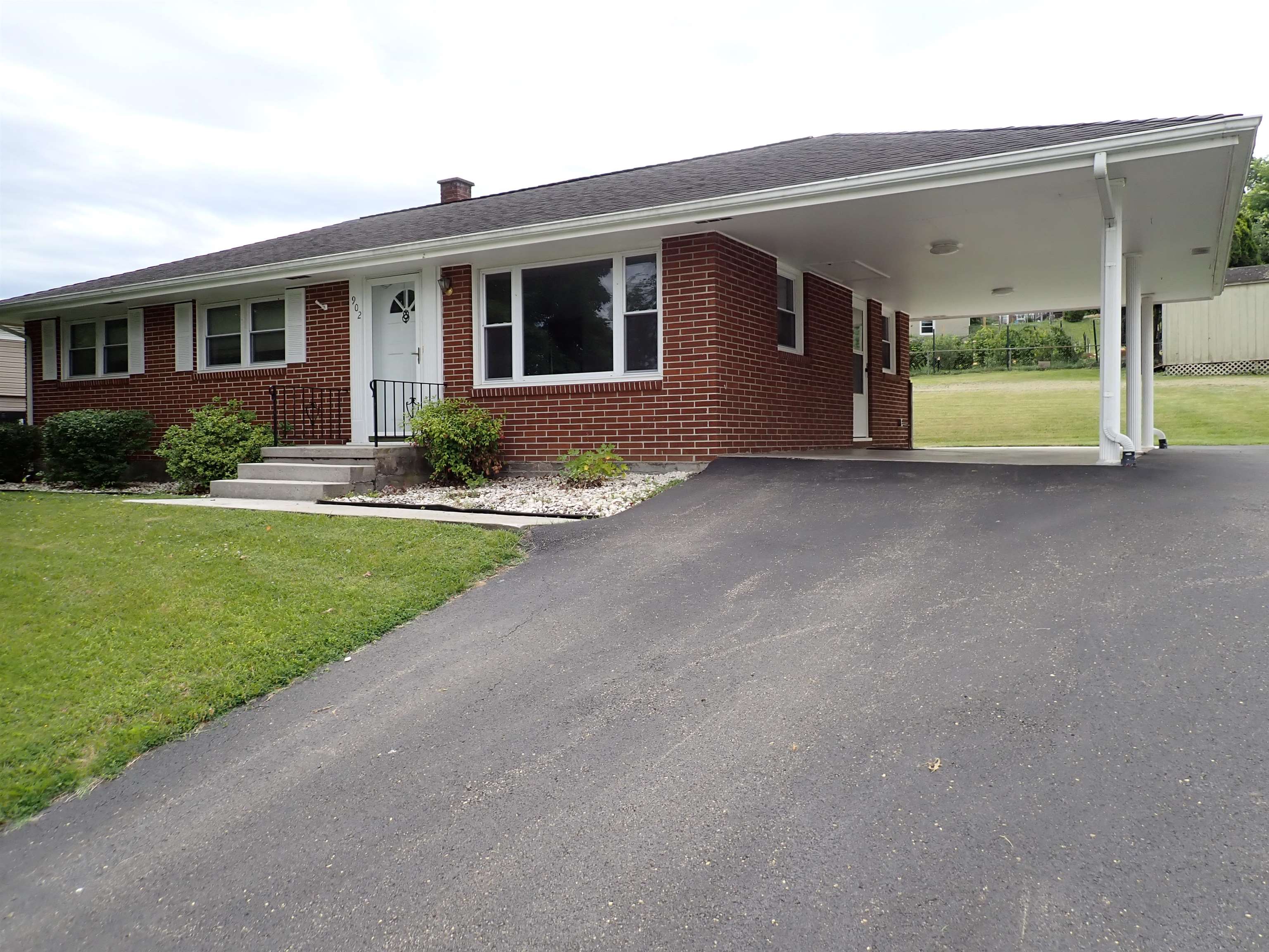 902 Dundee Drive Radford VA 24141