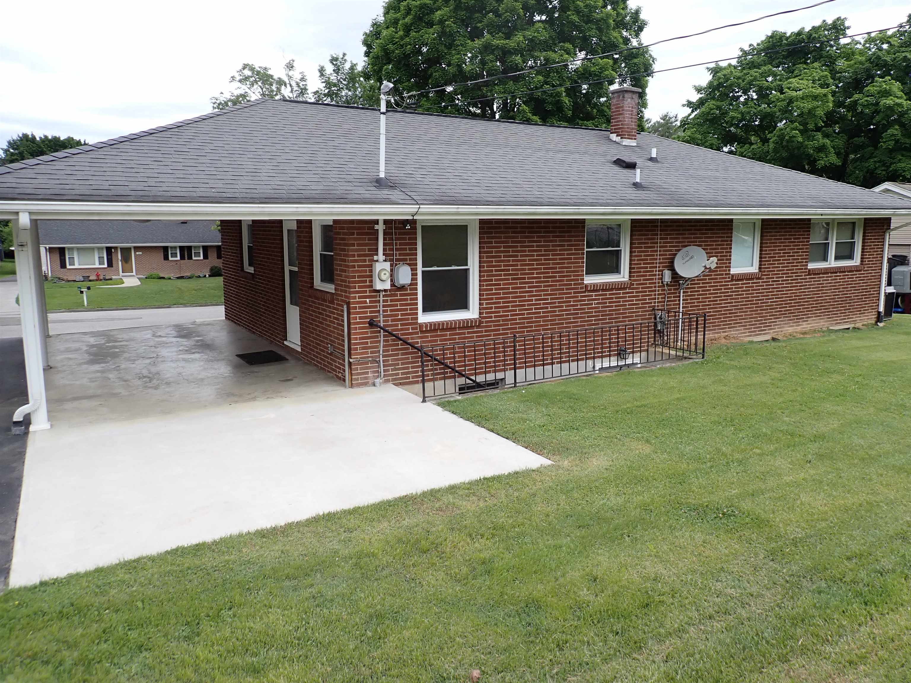 902 Dundee Drive Radford VA 24141
