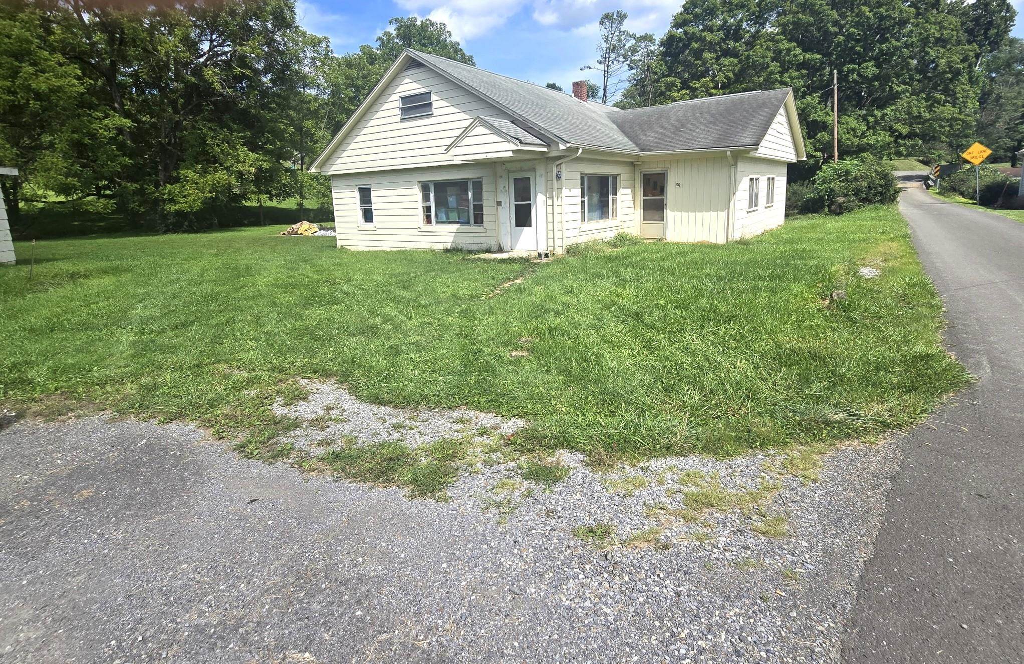 33 5th Street Bland VA 24315