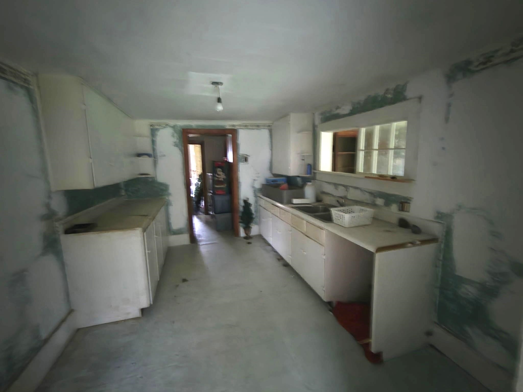 33 5th Street Bland VA 24315