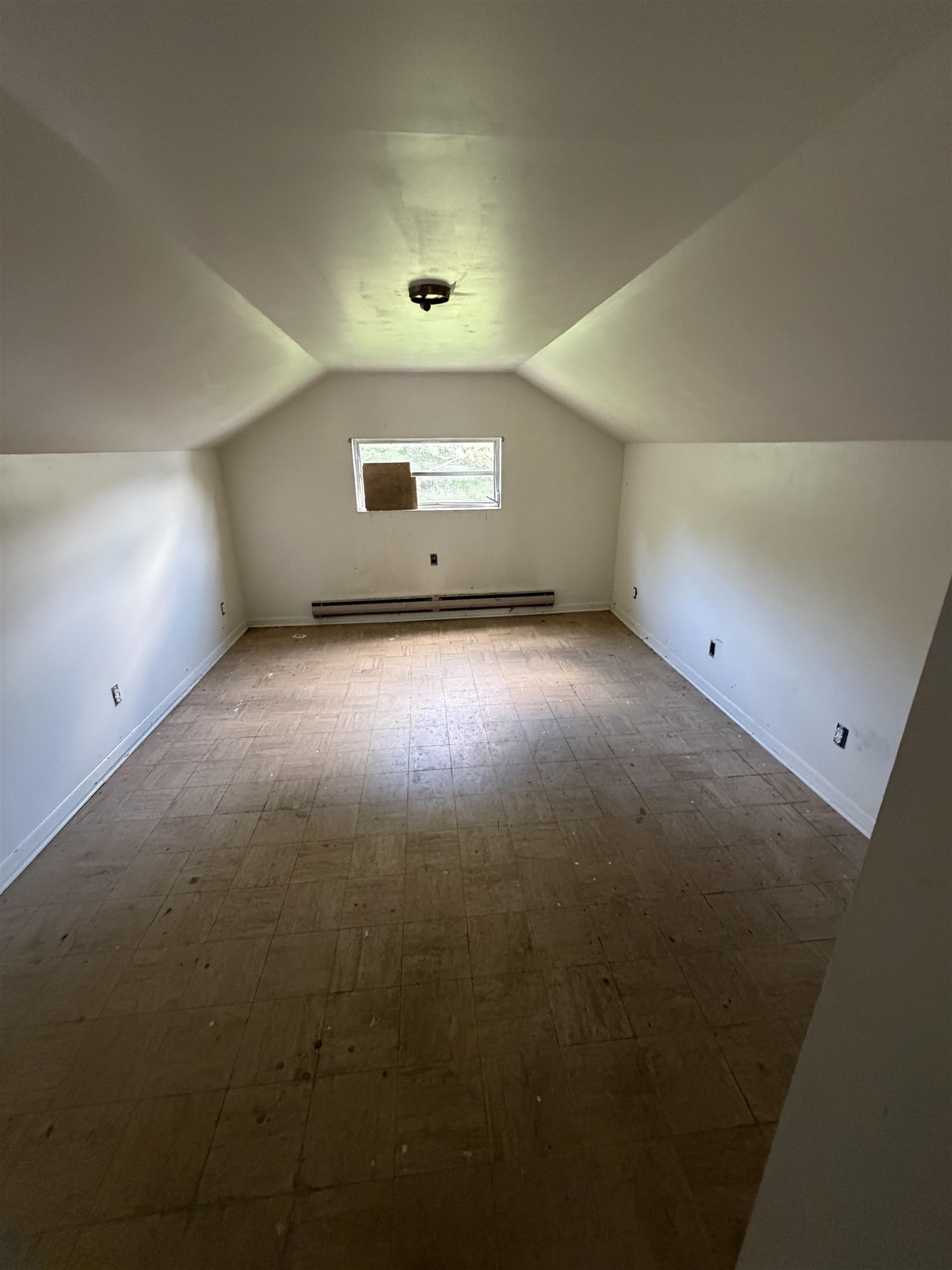 33 5th Street Bland VA 24315