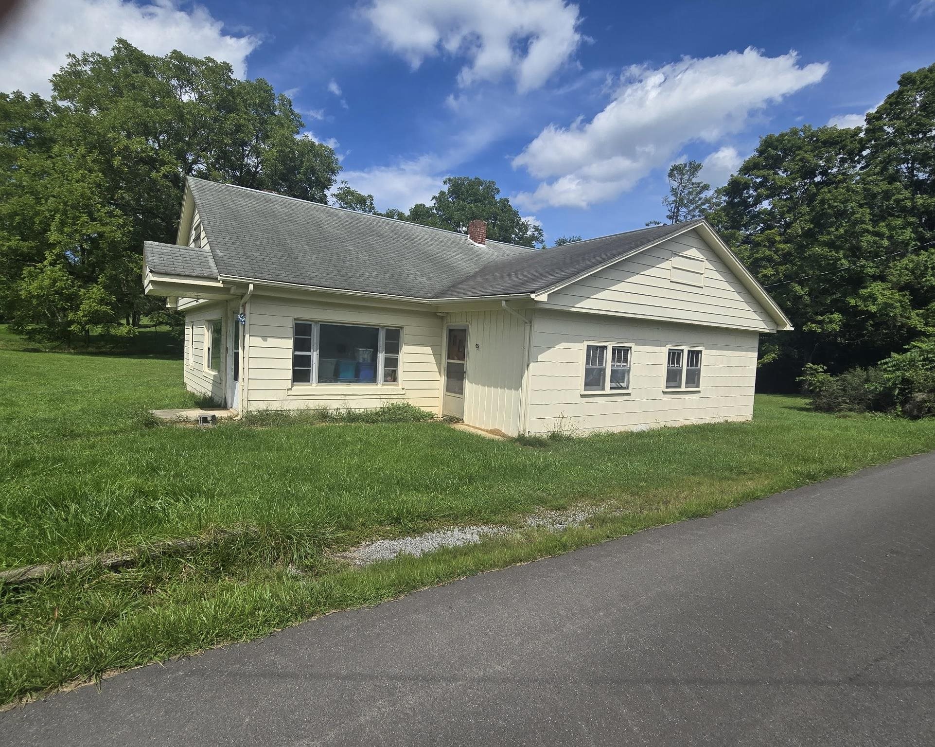 33 5th Street Bland VA 24315