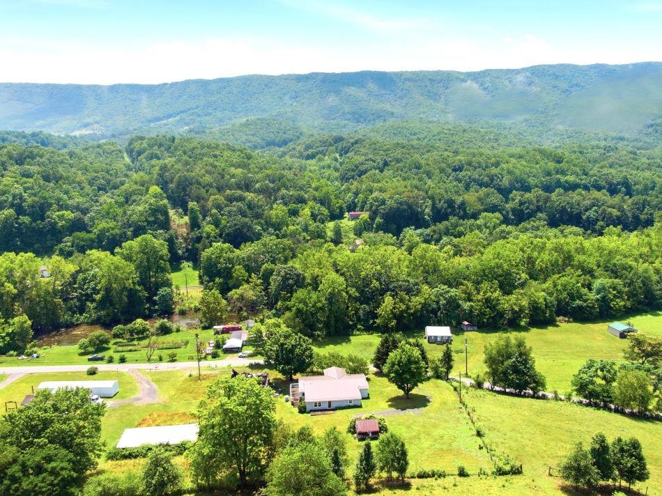 1738 Old Wolf Creek Road Narrows VA 24124