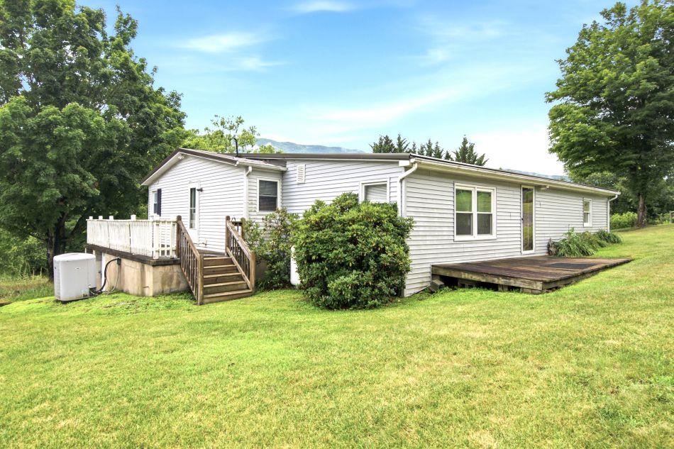 1738 Old Wolf Creek Road Narrows VA 24124