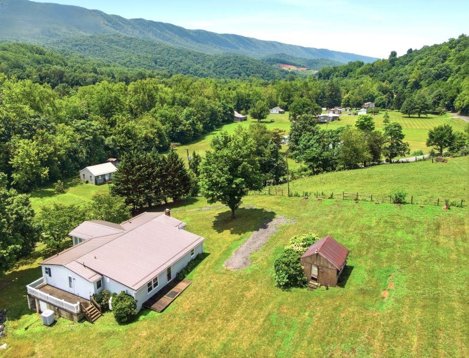 1738 Old Wolf Creek Road Narrows VA 24124