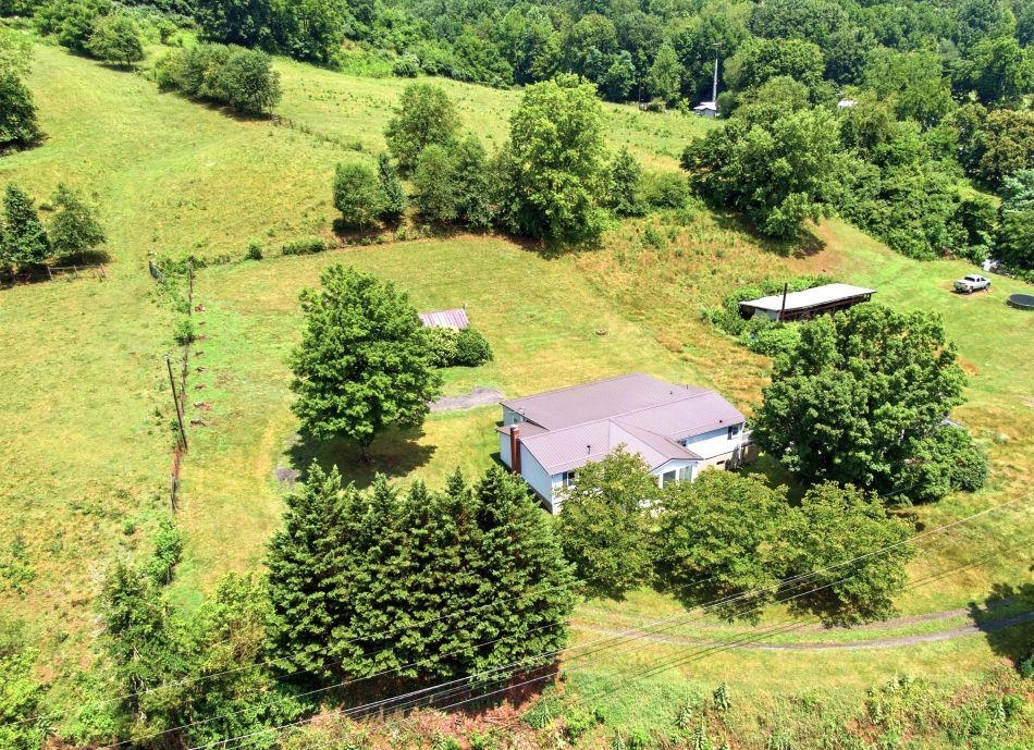 1738 Old Wolf Creek Road Narrows VA 24124