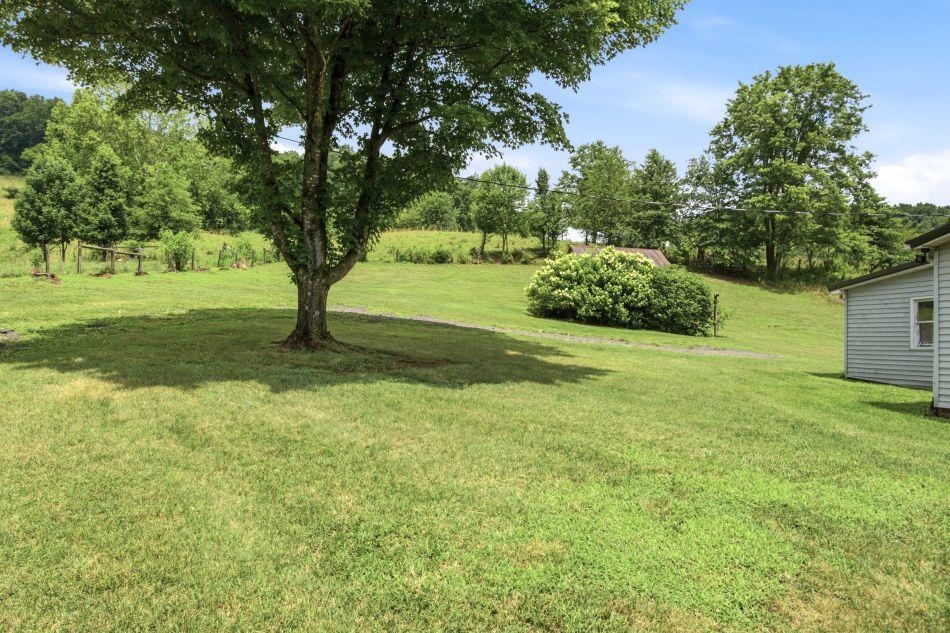 1738 Old Wolf Creek Road Narrows VA 24124