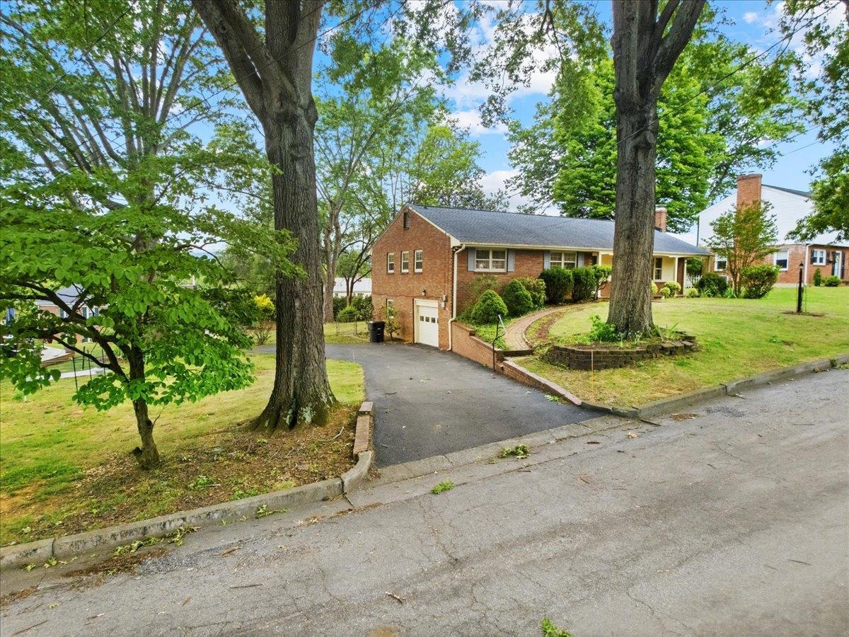 3155 Tomaranne Drive Roanoke VA 24018