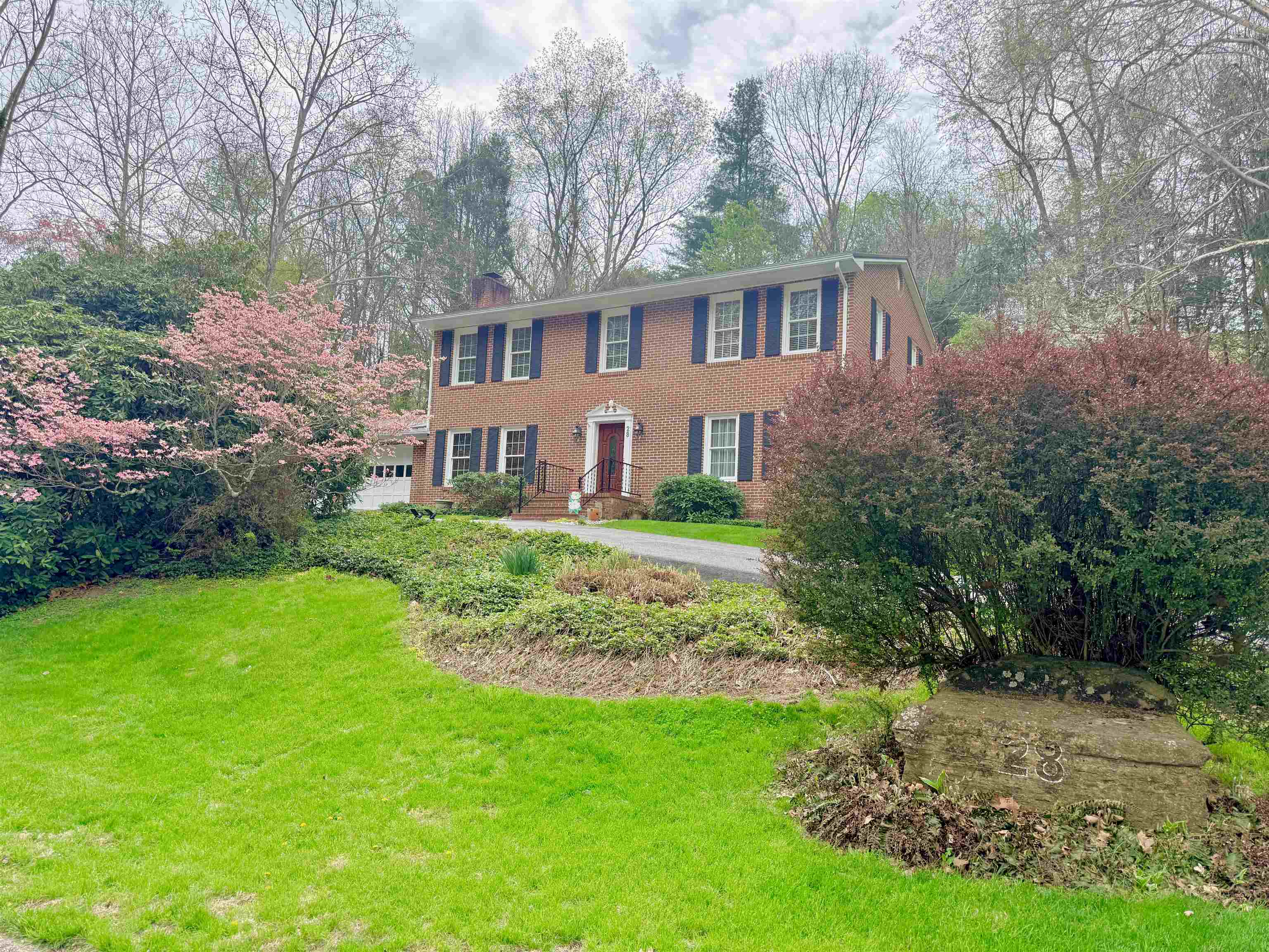 28 Round Hill Drive Radford VA 24141