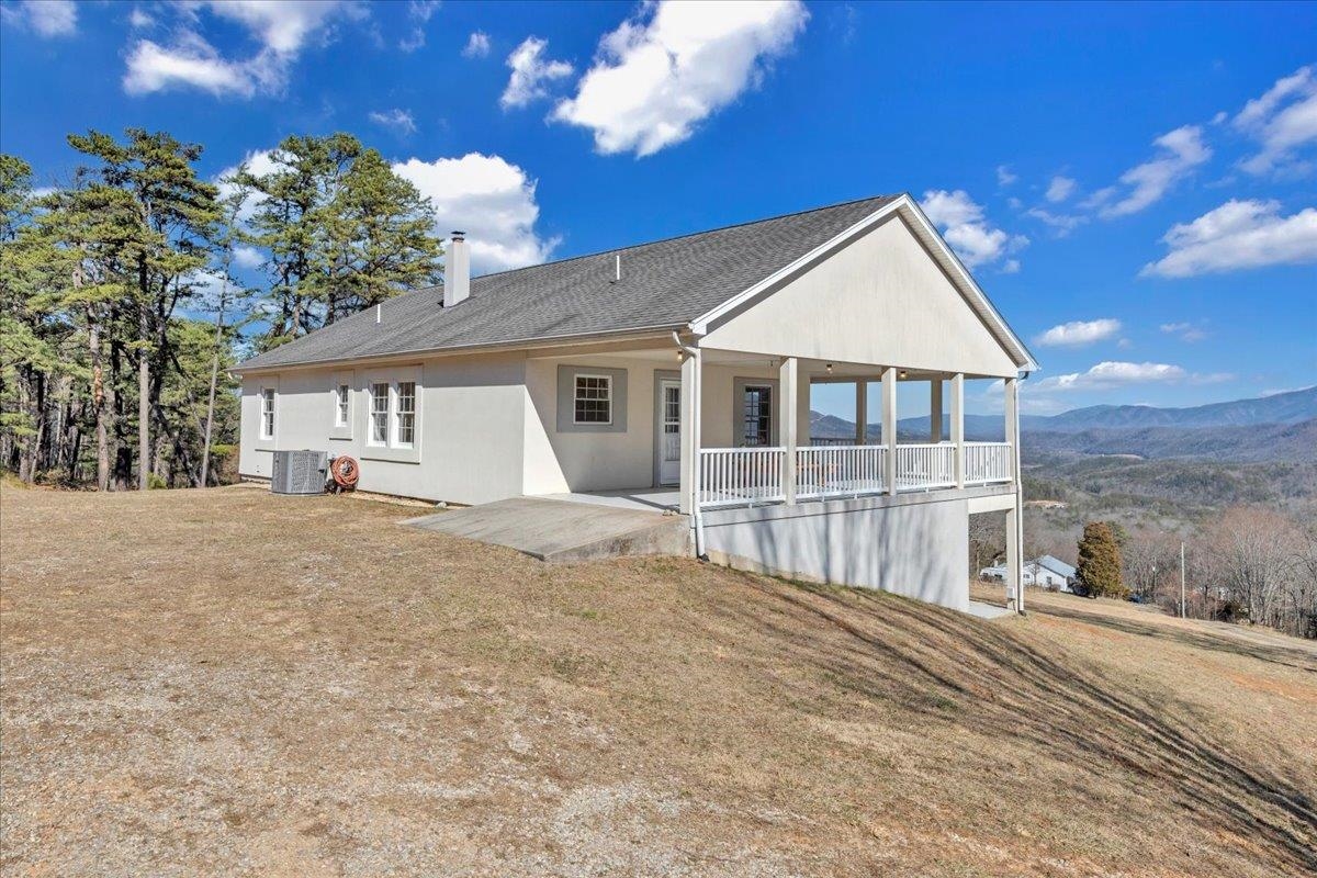 2534 Paris Mountain Road Elliston VA 24087