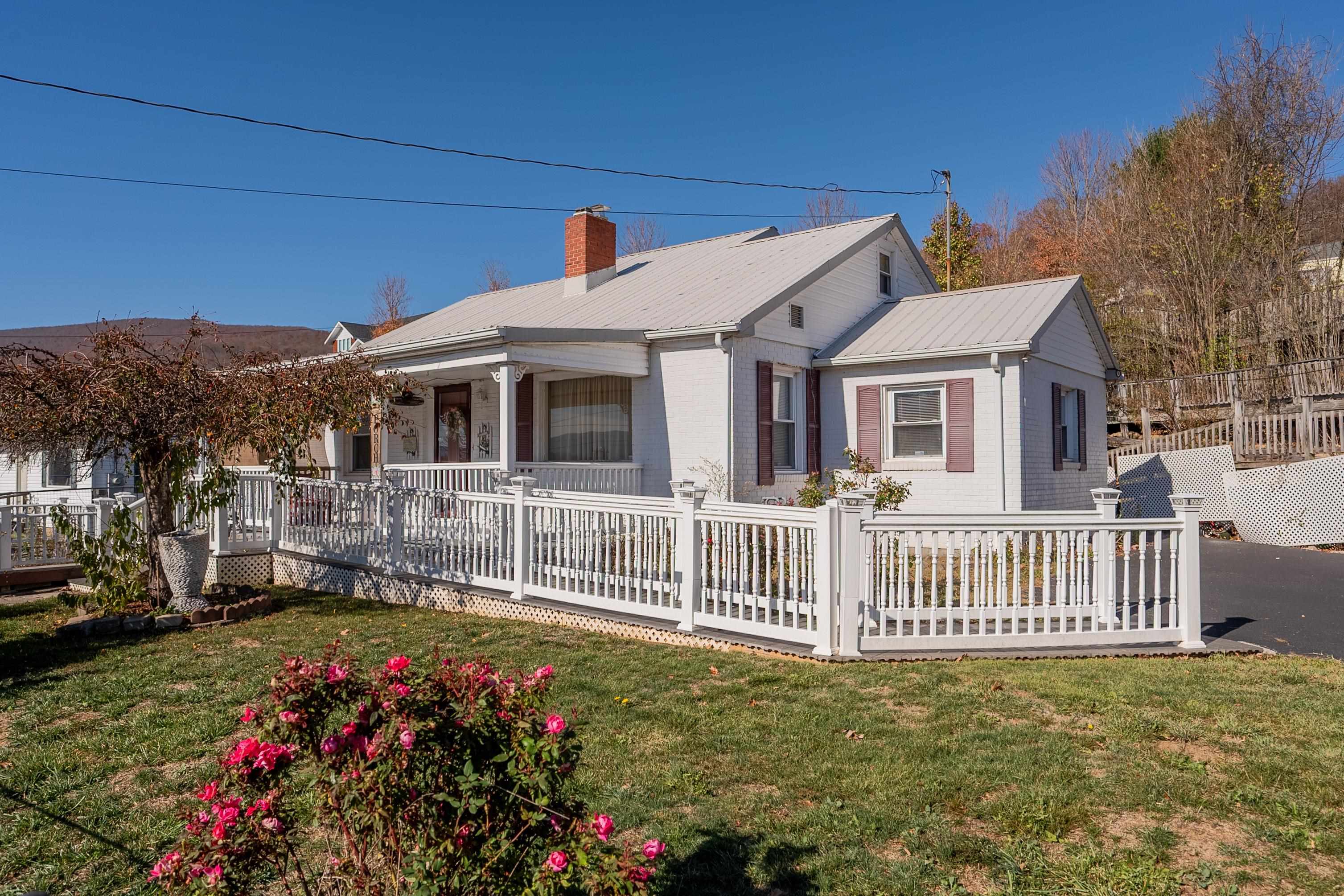 305 Fairview Street Narrows VA 24124