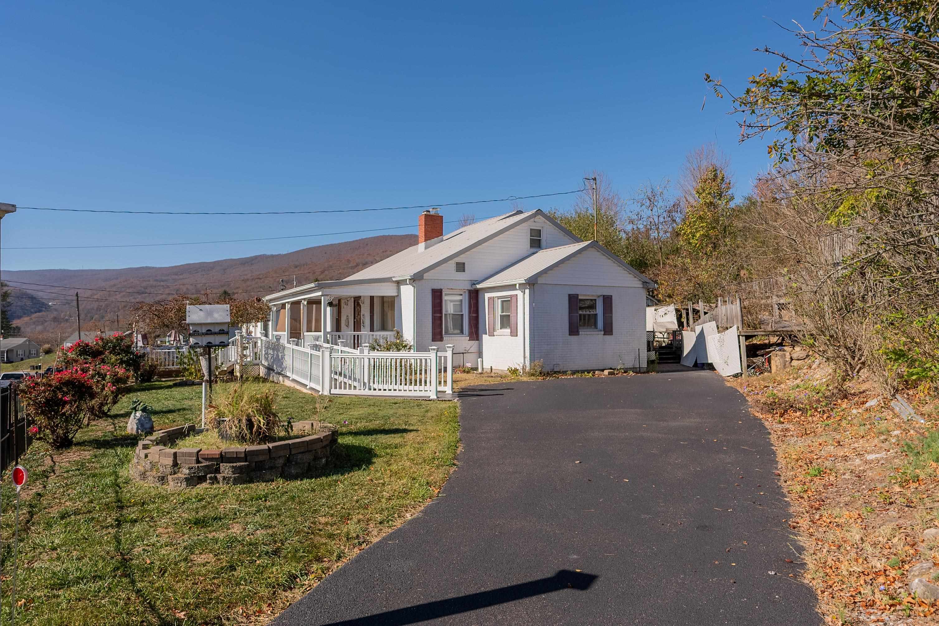 305 Fairview Street Narrows VA 24124