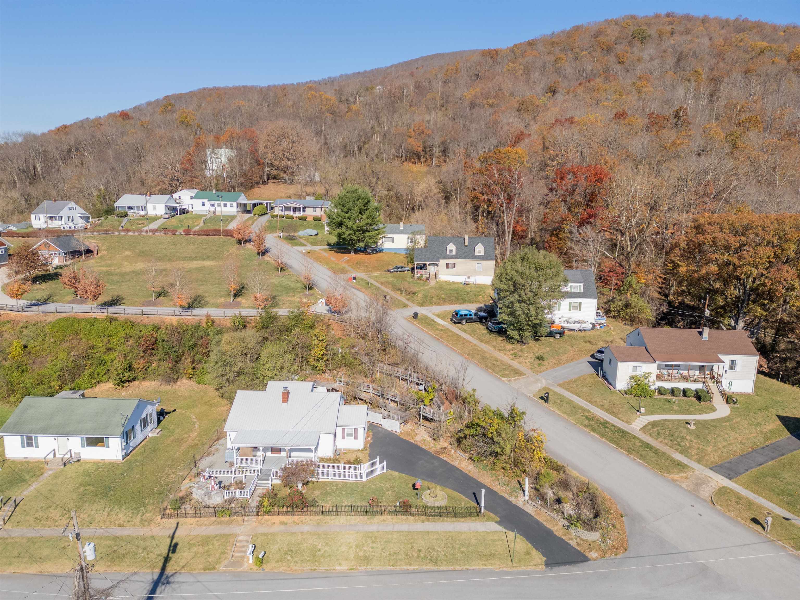 305 Fairview Street Narrows VA 24124