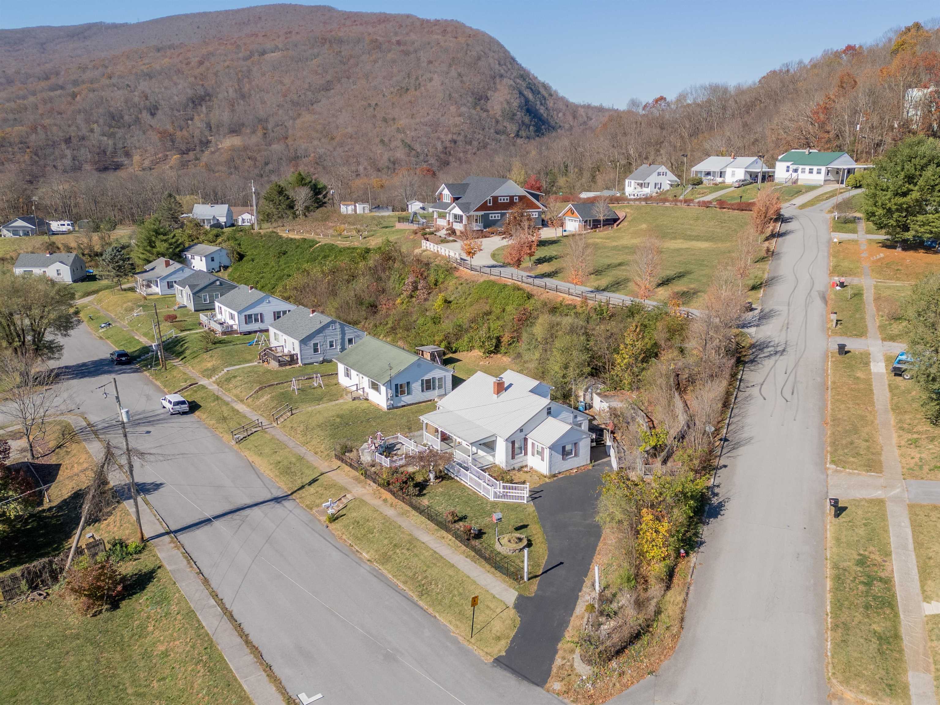 305 Fairview Street Narrows VA 24124