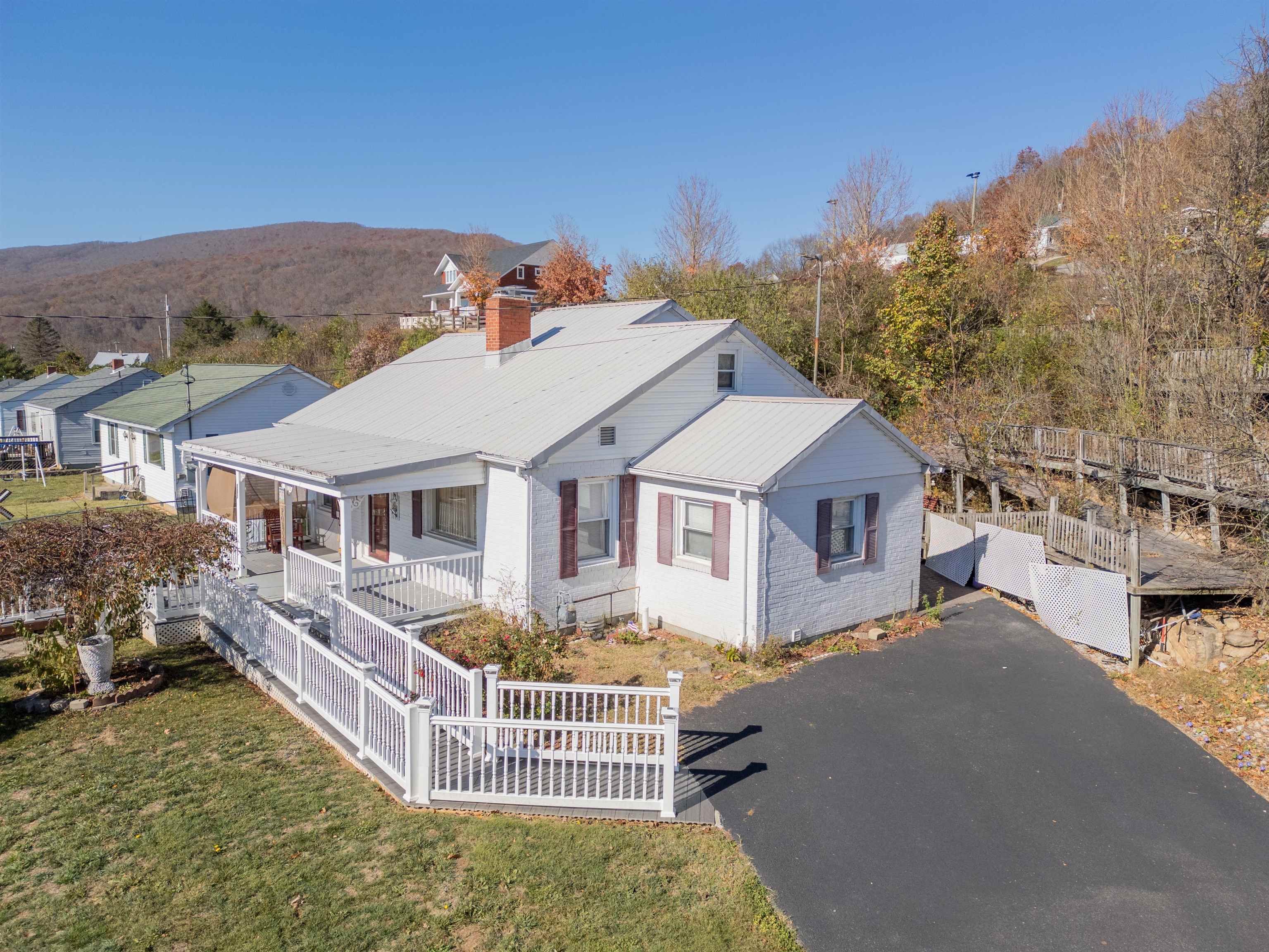 305 Fairview Street Narrows VA 24124