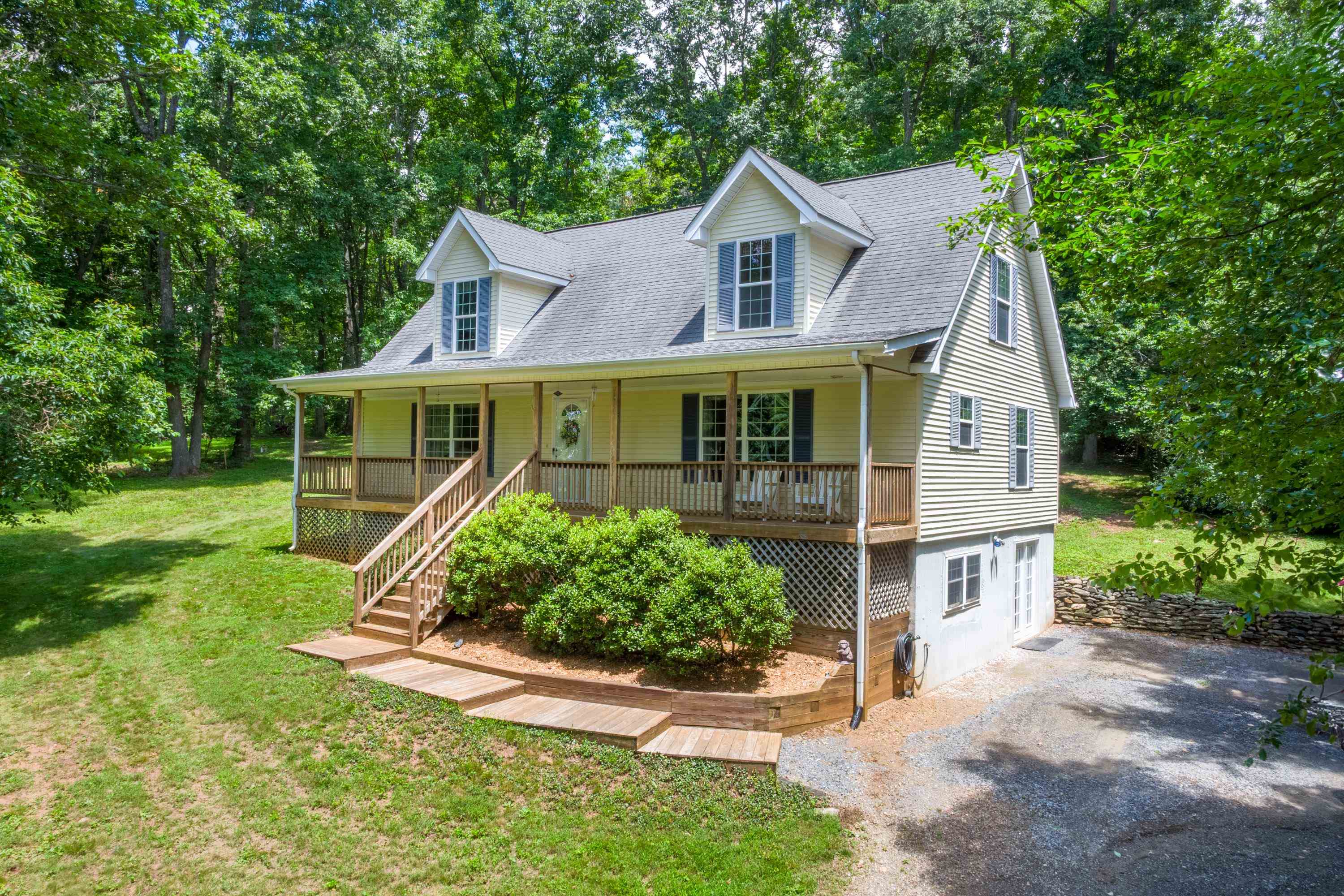 343 Cannadays Gap Road SE Floyd VA 24091