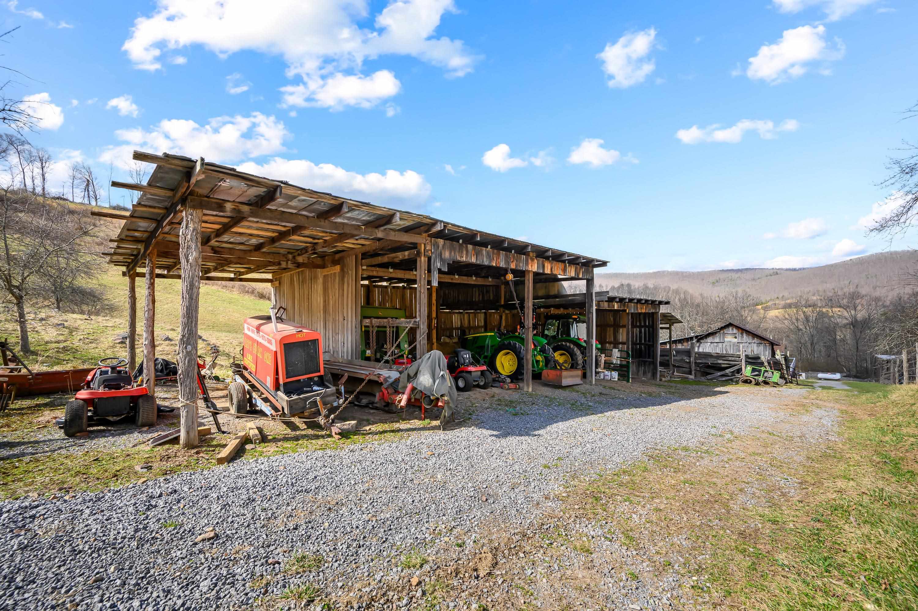 568 Round Bottom Drive Narrows VA 24124