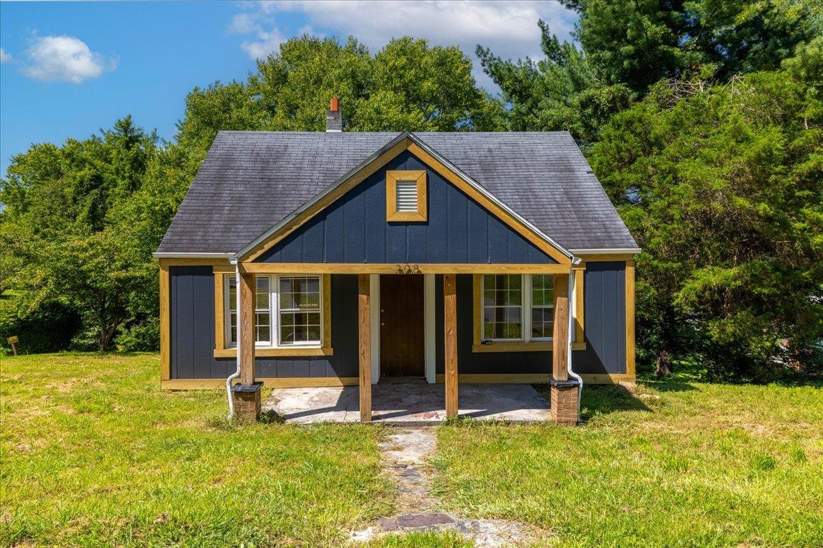 208 Magnolia Lane Narrows VA 24124