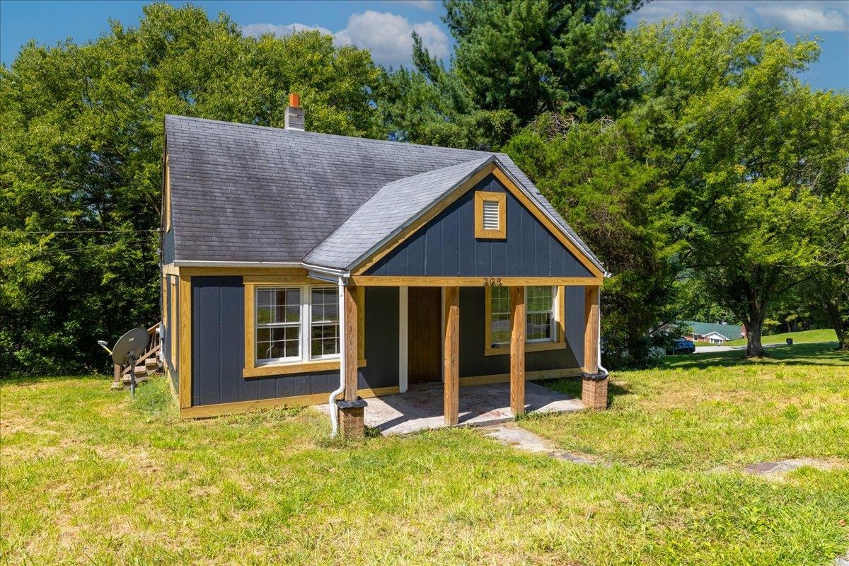 208 Magnolia Lane Narrows VA 24124
