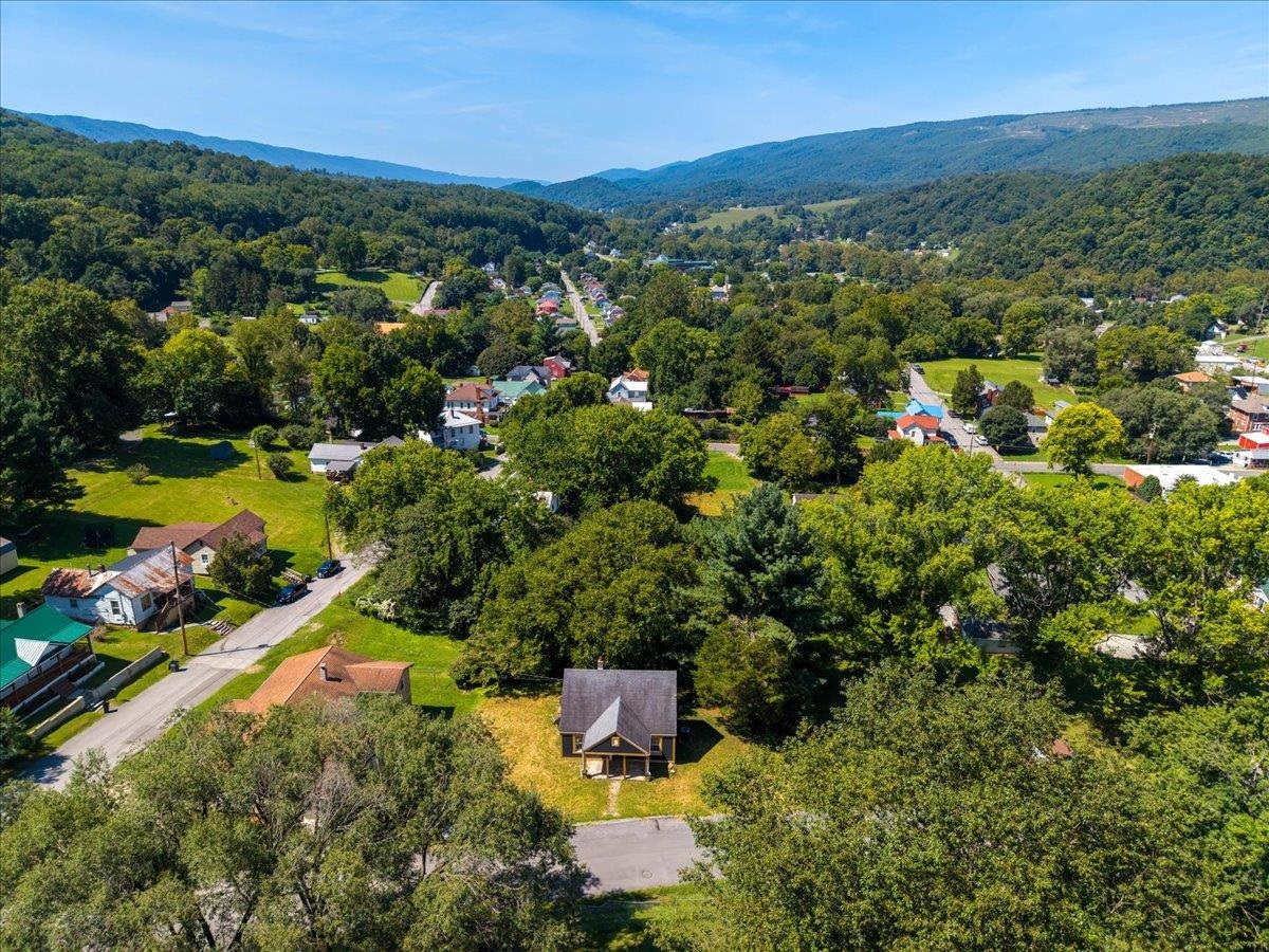 208 Magnolia Lane Narrows VA 24124