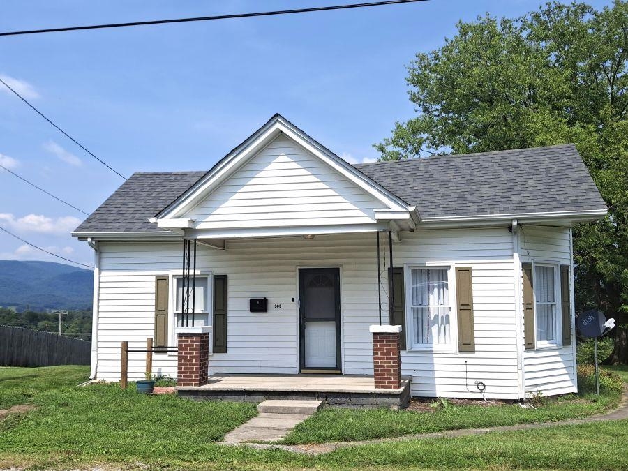 308 Montgomery Street Pearisburg VA 24134