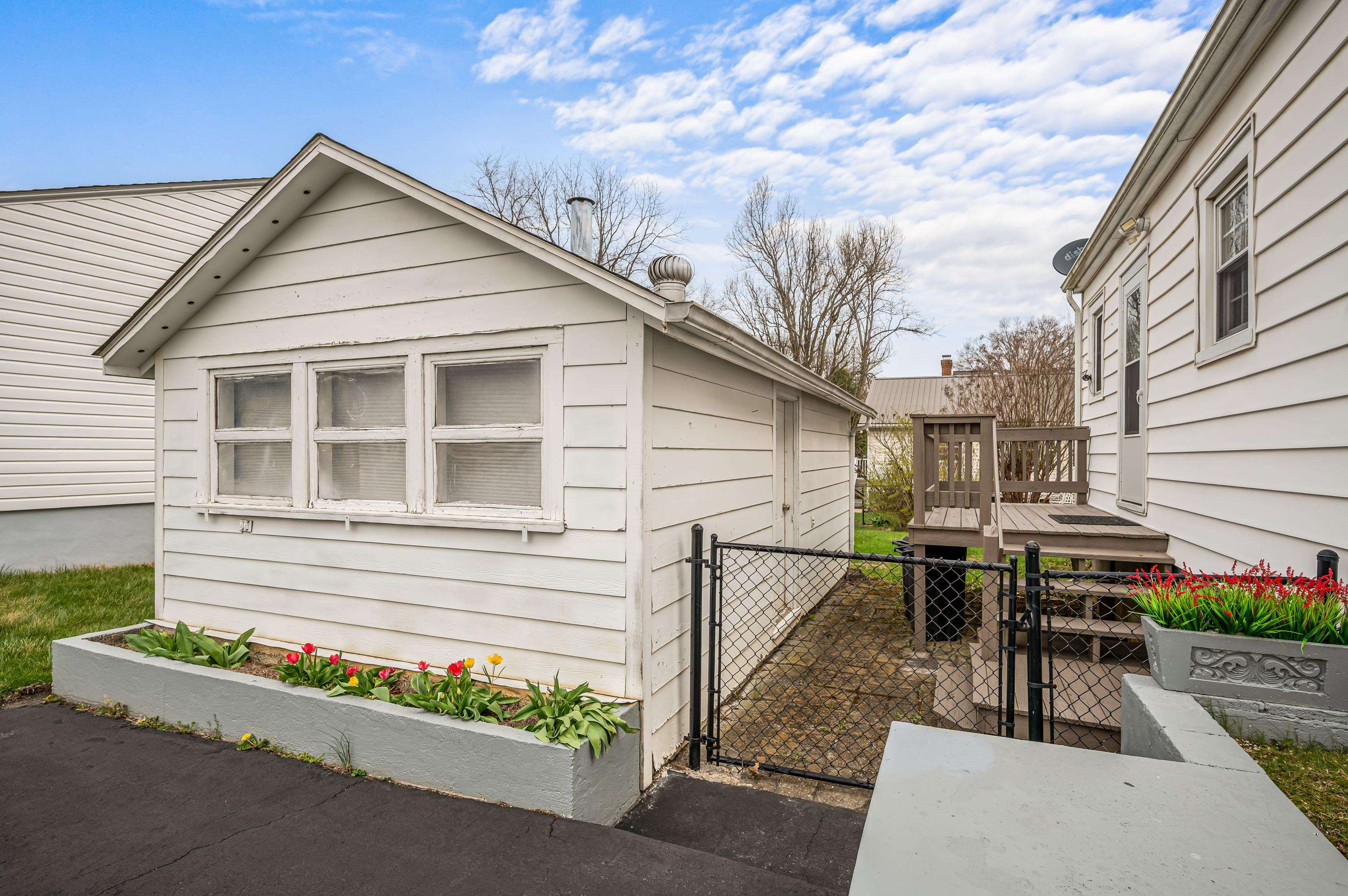 690 W Washington Street Wytheville VA 24382