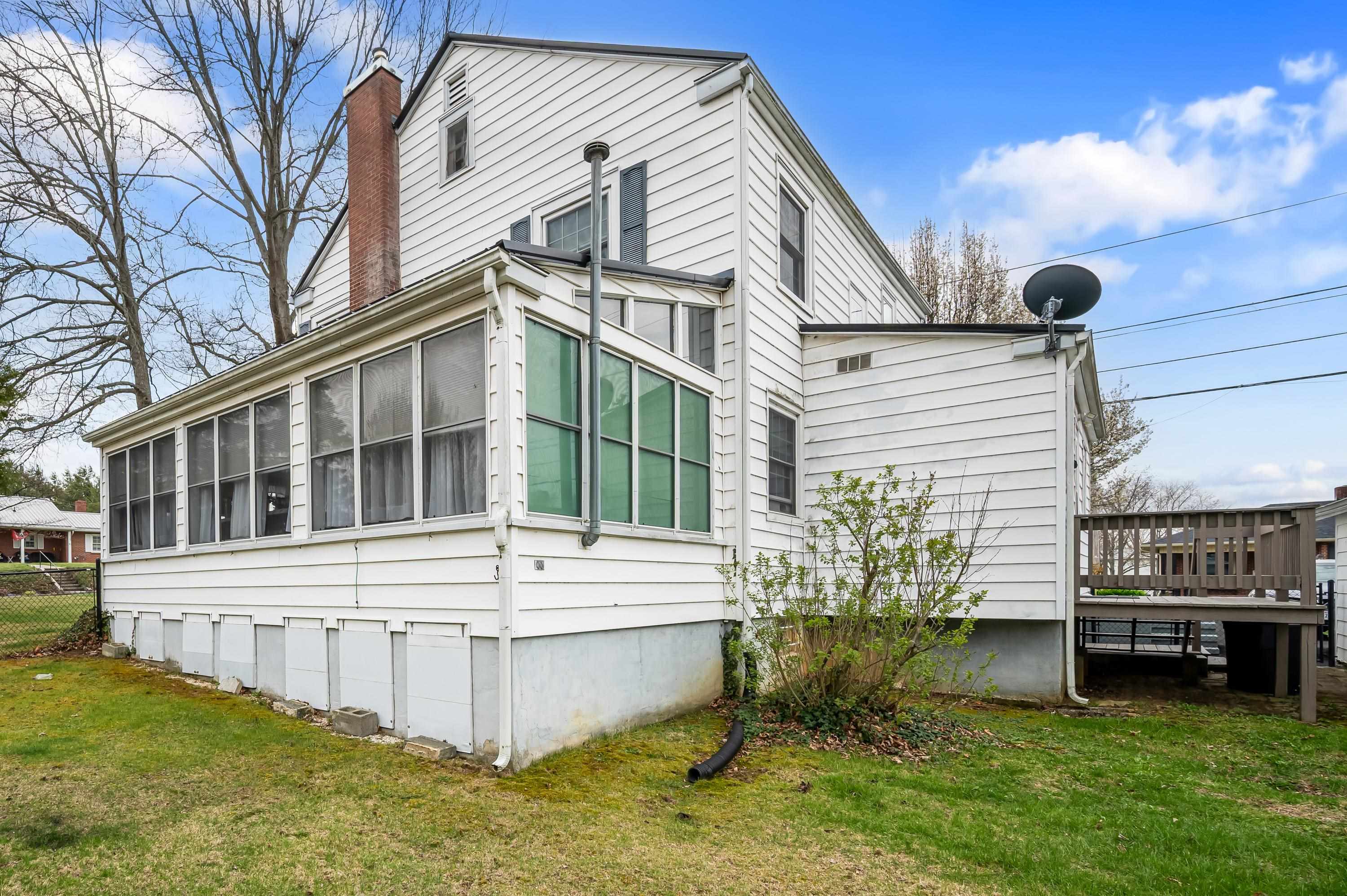 690 W Washington Street Wytheville VA 24382