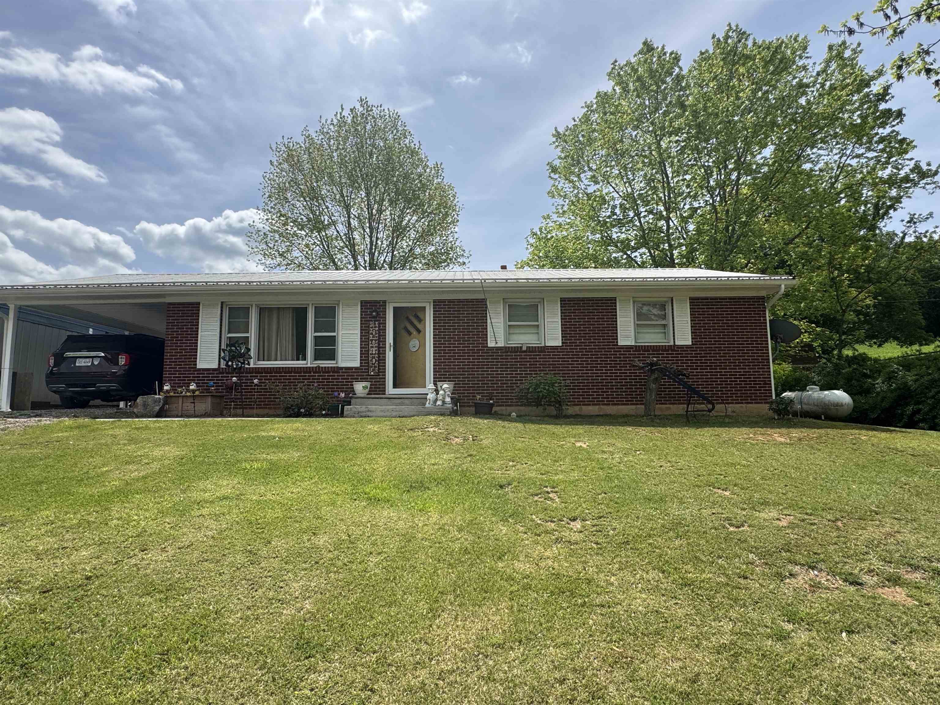 2089 Walkers Creek Valley Road Pearisburg VA 24134