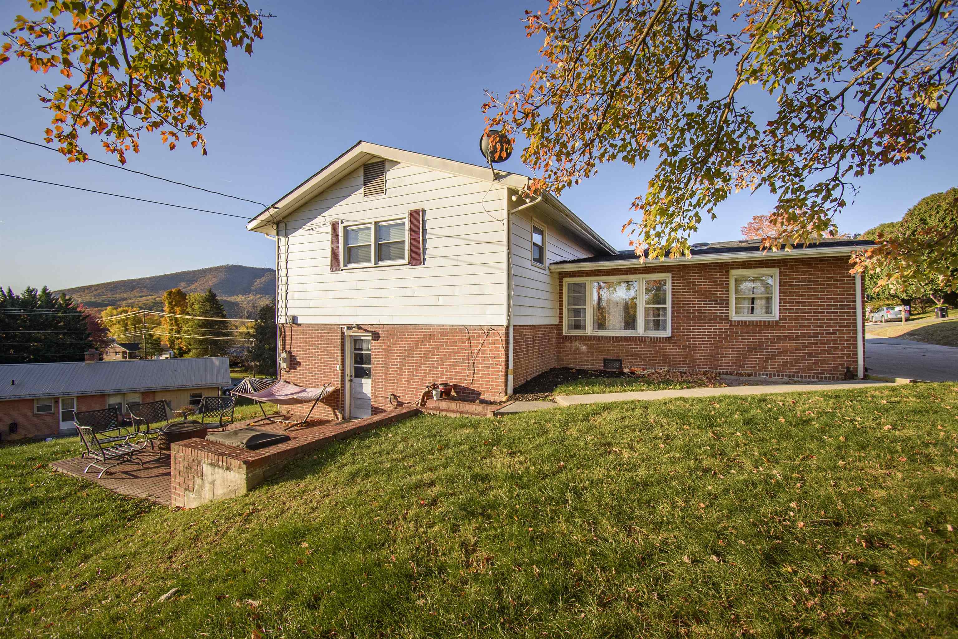 1713 Monte Vista Drive Pulaski VA 24301