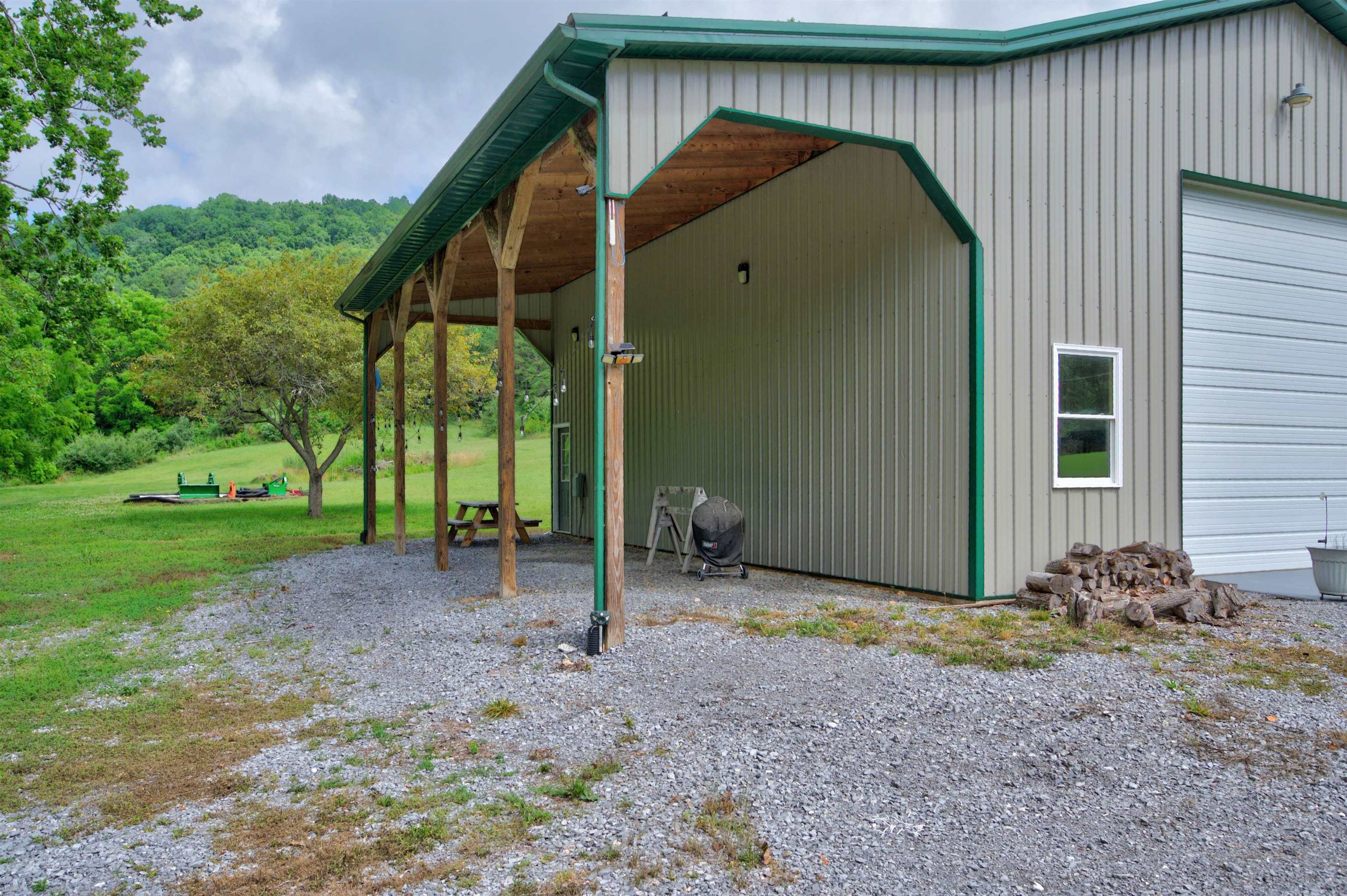 136 Clemons Lane Pearisburg VA 24134