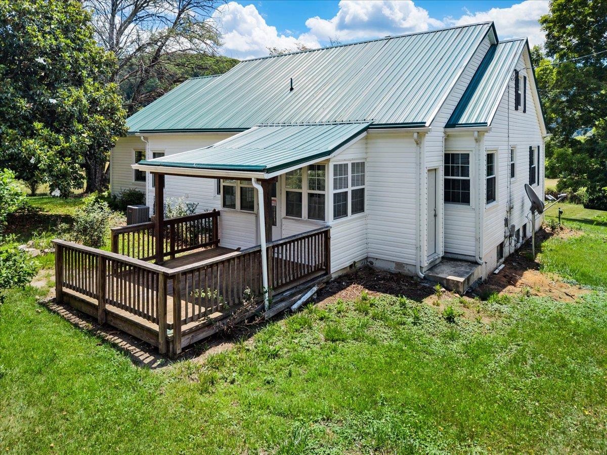 2300 Walkers Creek Valley Road Pearisburg VA 24134