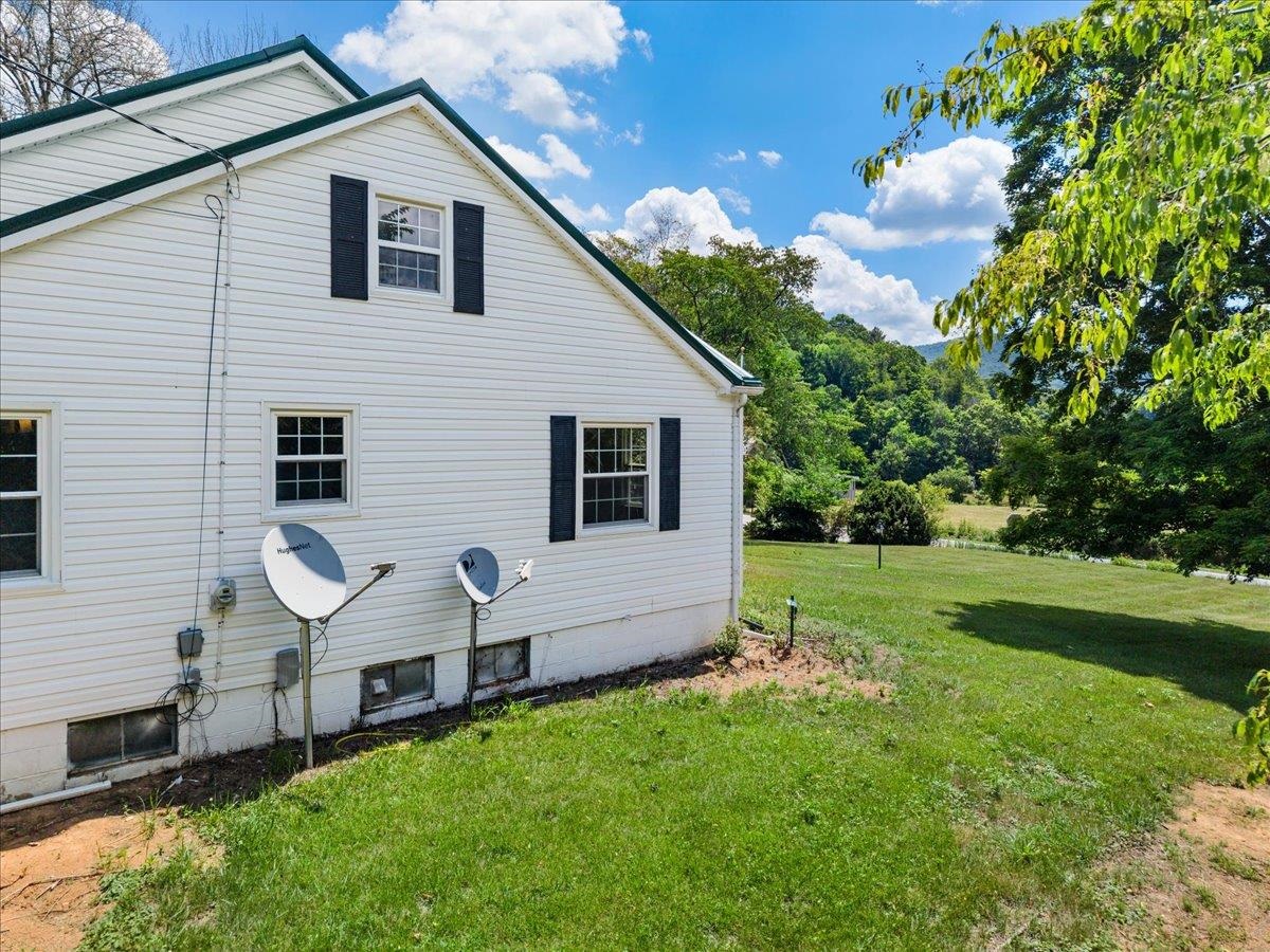 2300 Walkers Creek Valley Road Pearisburg VA 24134