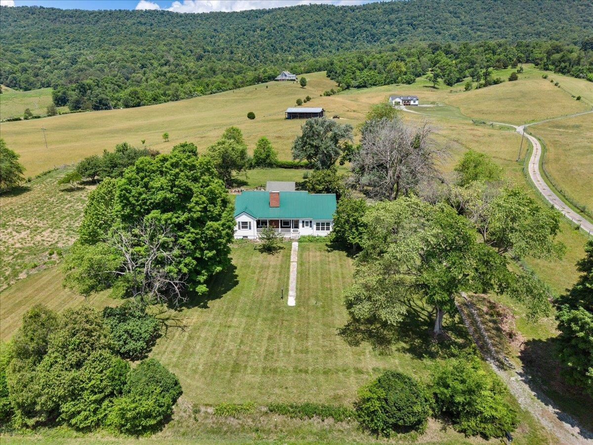 2300 Walkers Creek Valley Road Pearisburg VA 24134