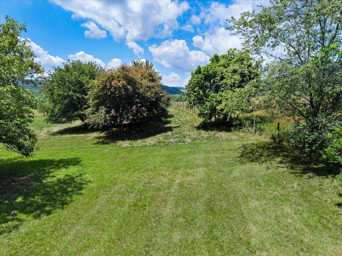 2300 Walkers Creek Valley Road Pearisburg VA 24134