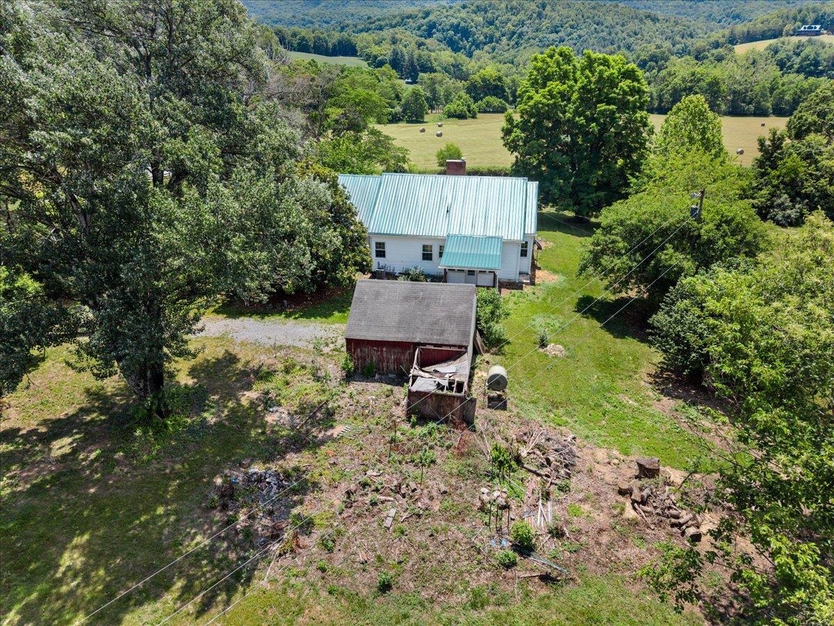 2300 Walkers Creek Valley Road Pearisburg VA 24134