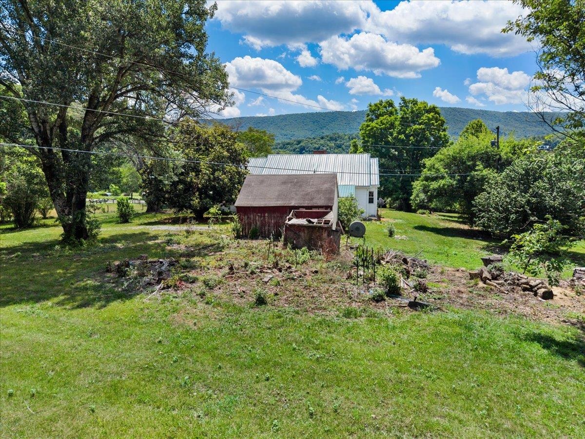 2300 Walkers Creek Valley Road Pearisburg VA 24134