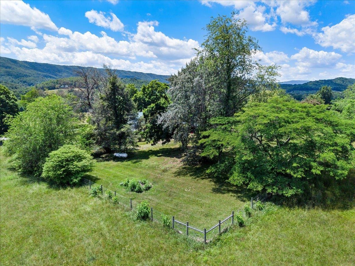 2300 Walkers Creek Valley Road Pearisburg VA 24134