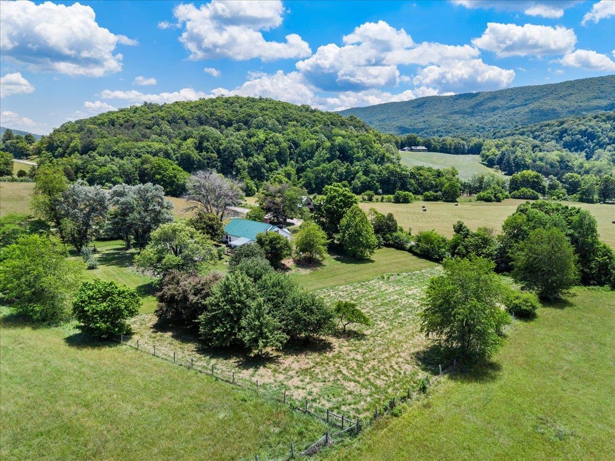 2300 Walkers Creek Valley Road Pearisburg VA 24134